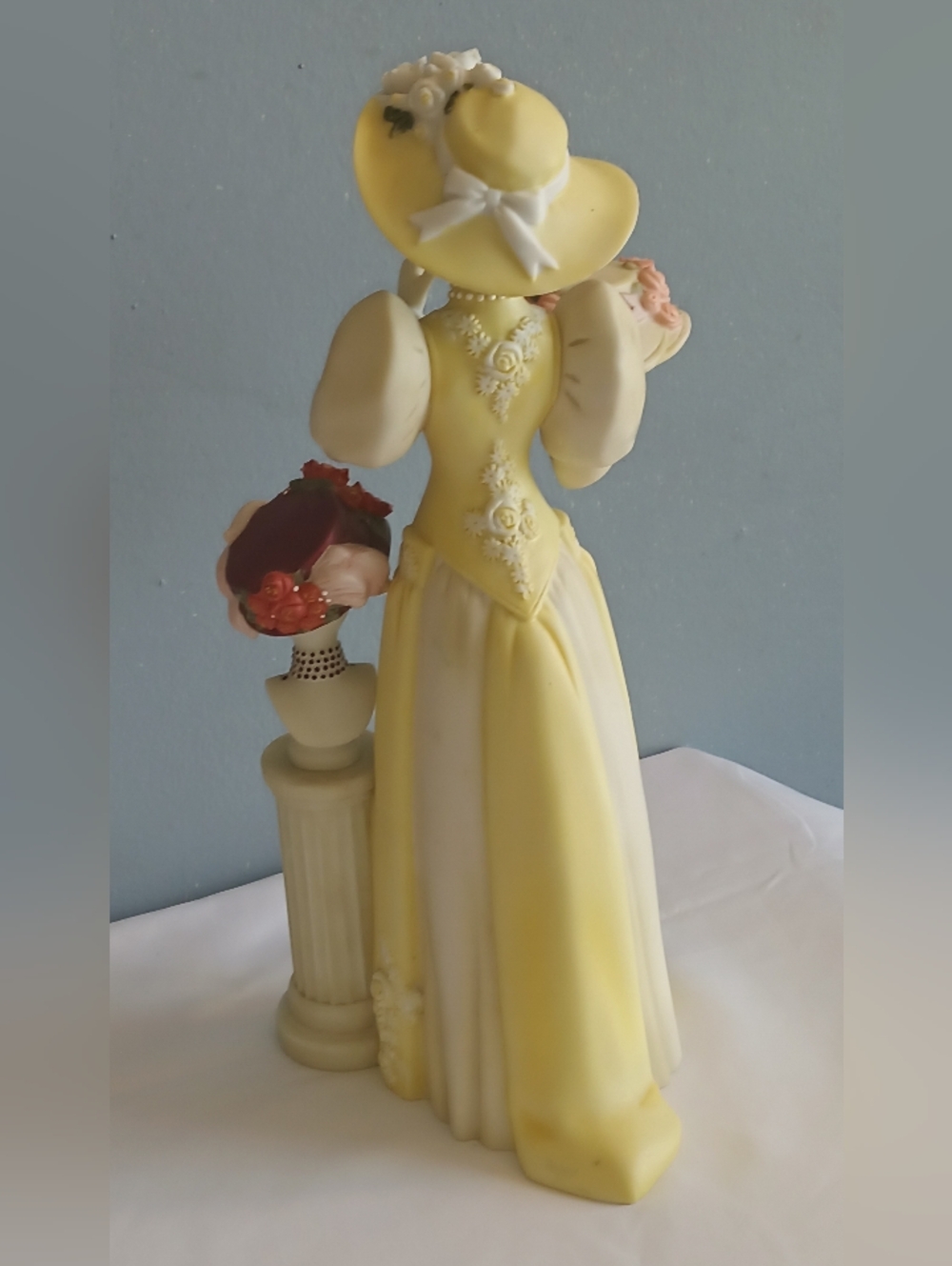 𝑨𝑽𝑶𝑵 𝟐𝟎𝟎𝟓 𝑴𝒓𝒔.𝑨𝒍𝒃𝒆𝒆 𝑫𝒓𝒆𝒔𝒔𝒊𝒏𝒈 𝒇𝒐𝒓 𝑺𝒖𝒄𝒄𝒆𝒔𝒔 - Picture 3 of 16